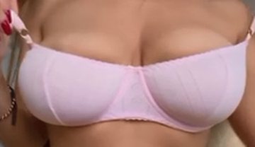 Tetona con sujetador sexy